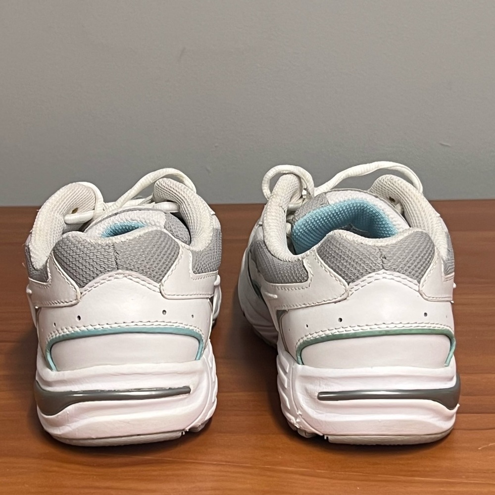 Vionic Walker Classic Leather Women’s Sneakers Si… - image 6